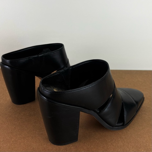 NEW VINCE CAMUTO BLACK LEATHER MULES - Picture 4 of 11